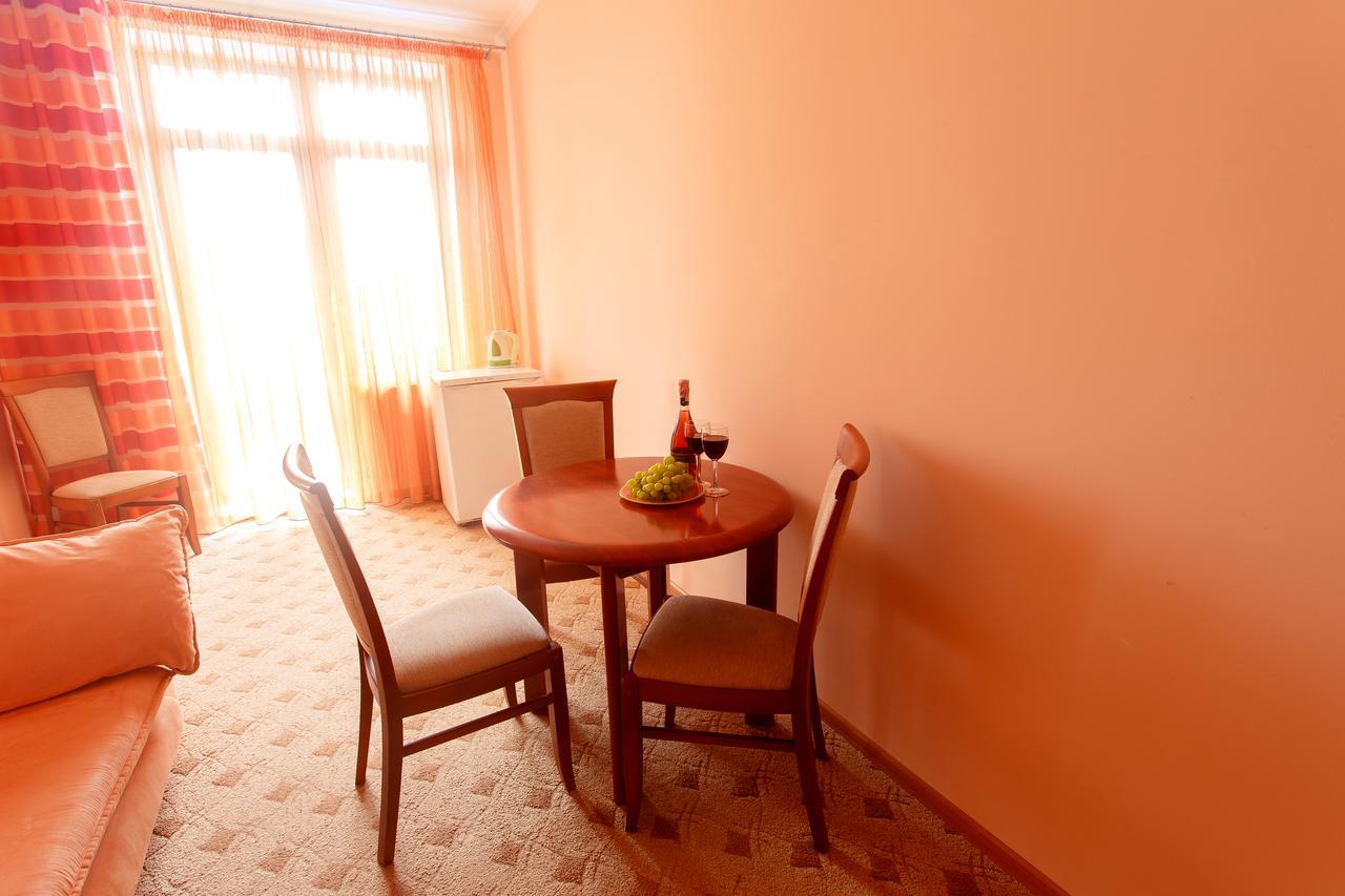 Pansionat Paradiz Hotel Polyana  Ngoại thất bức ảnh